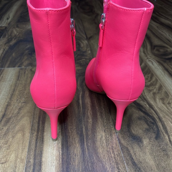 Boots - Picture 4 of 5